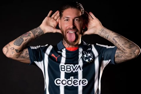 قصة الرقم 93.. كيف أعاد راموس إحياء أجمل لحظاته الكروية في المكسيك؟